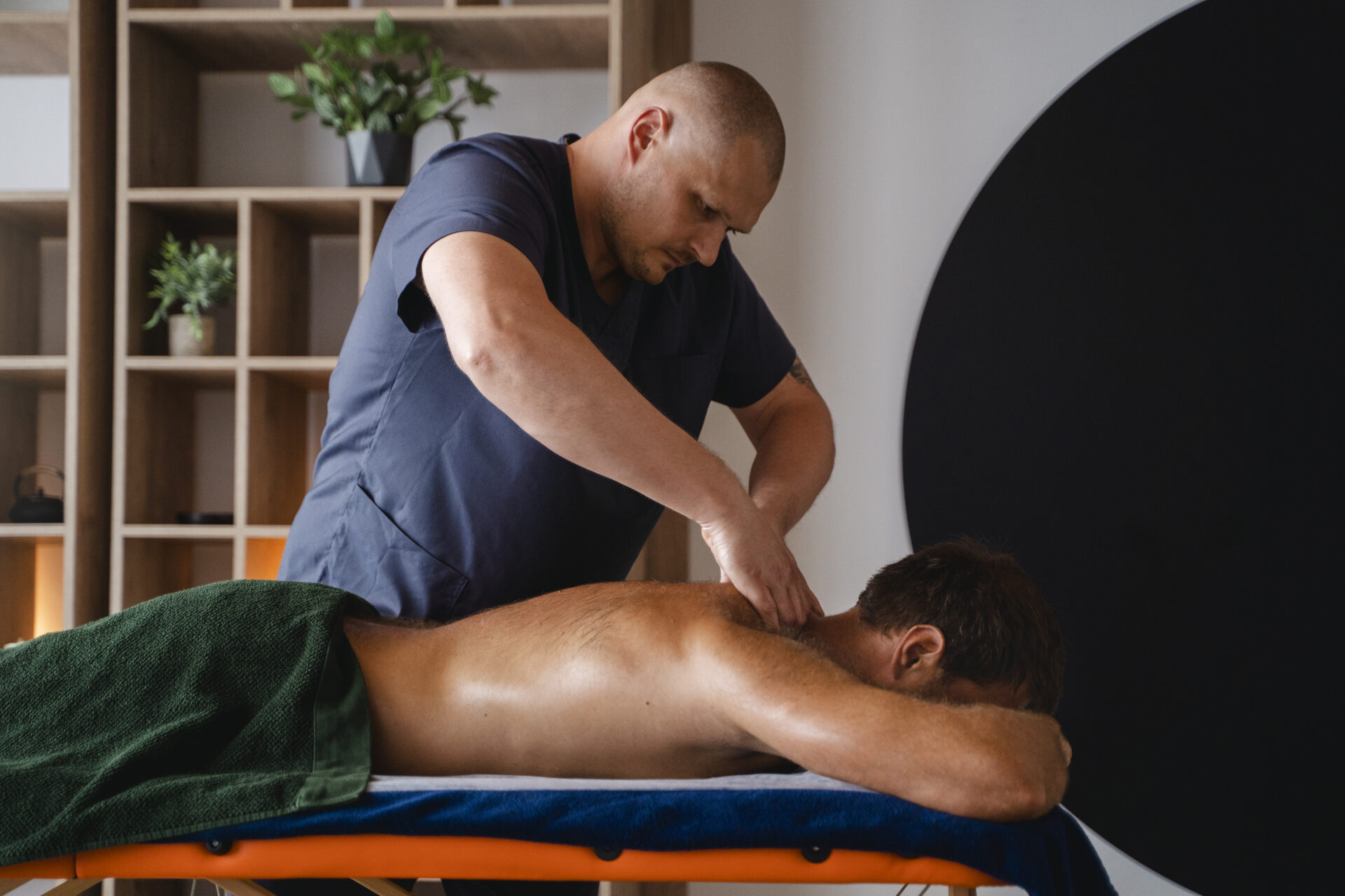 How Therapeutic Deep Tissue Massage Enhances Athletic Performance